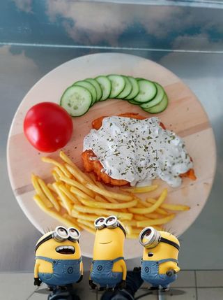 Pohovana piletina u belom sosu od pečuraka