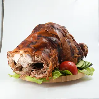 Prasetina sa ražnja 1 kg + Gratis salata