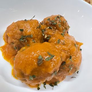 Albóndigas De Carne Con Salsa De Tomate