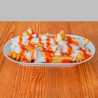 Patatas Mahonesa Casera Y Salsa De Tomate Frito Casero