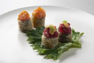 HOT ROLL SALMON ( 6 PZS.)