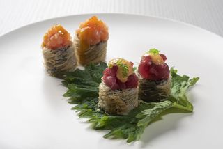 HOT ROLL SALMON ( 6 PZS.)