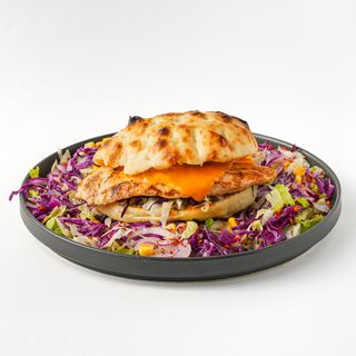 Classic chicken burger sa sirom