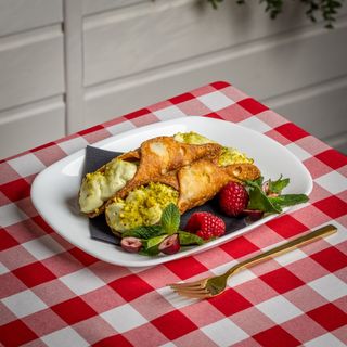 Cannoli (2 szt.) z kremem pistacjowym