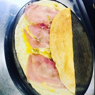 Crepe De Huevo, Jamón Serrano Y Aceitunas