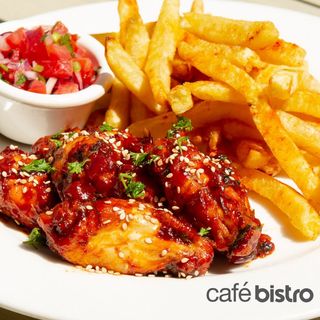 Chicken Wings with Chips & Salsa