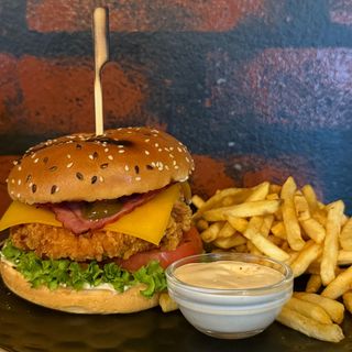 Meniu Spicy Crispy Cheese Burger