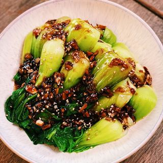 Pak choy in garlic oyster sauce 