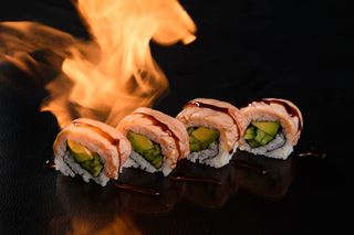 Урамаки Сьомга терияки (4бр)