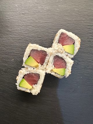 Uramaki tonno avocado
