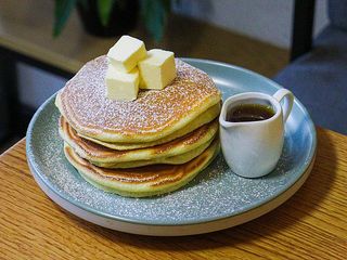 Панкейки з кленовим сиропом та вершковим маслом (280g)