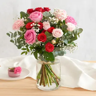Canción de Amor - Rosas en tonos de rosa y rojo