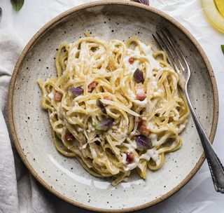 Carbonara cu pancetta in sos alb