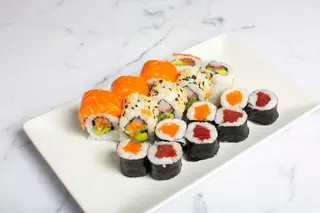 102-Combinado 3 Sésamo Roll (16 Pzs.)