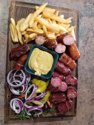 Plata kobasica + Lav Premium 0.5l