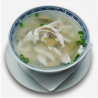 Sopa de pollo con champiñón