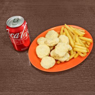 Nuggets De Pollo (8 Uds.) + Patatas + Bebida