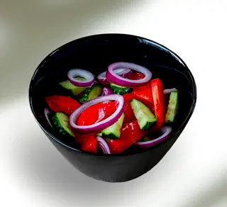 Salata de castraveti cu rosii