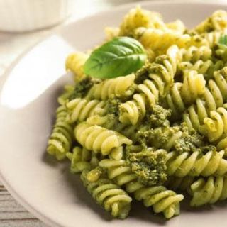 Fusilli Con Pesto Genovese Y Parmesano