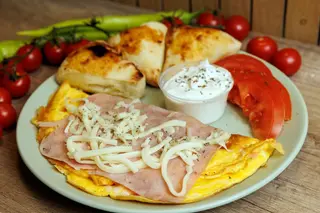 Omlet sa šunkom i sirom