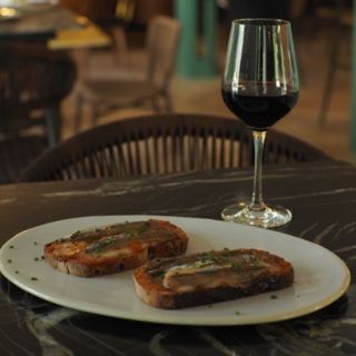 Tosta de sardinas ahumadas