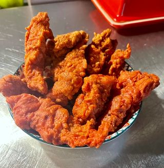 Tapa de pakora de pollo (ración)