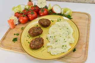 Meniu - Chiftele + Piure de Cartofi