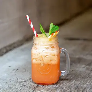 Red detox lemonade
