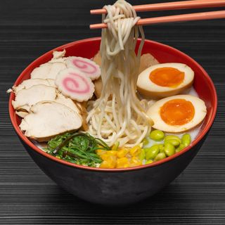 612. Caldo De Miso Con Tempura Langostino 