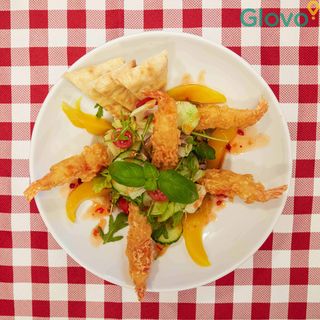 Sałatka z krewetkami i mango