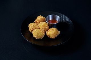 Сирні кульки фрі з моцарелою