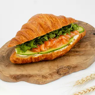 Croissant cu somon