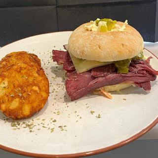 Bagel Pastrami Hunter