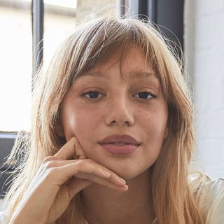 Corte Esencia L&T + Secado Natural + Esmaltado De Uñas