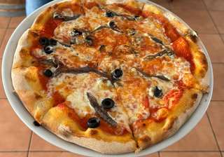 53. Pizza Napolitana (30 Cm.)