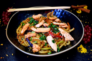 Wok Udon Somon Sos Dulce-Picant