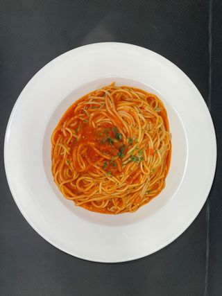 Pasta fresca con salsa napolitana