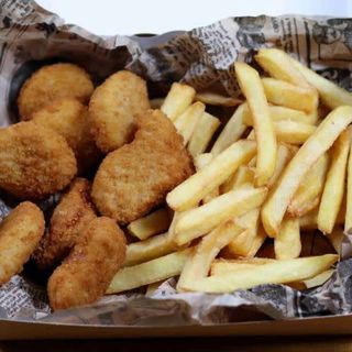Nuggets De Pollo Con Patatas Fritas