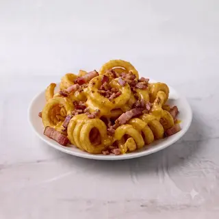 Porzione patatine curvy cheddar, bacon e pollo fritto