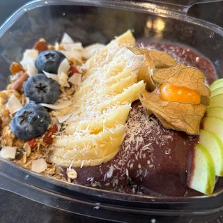 Bowl De Açai Con Granola Casera Y Plátano