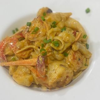 SEAFOOD ALFREDO PASTA