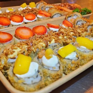 Hot Roll Philadelphia e Fruta 6 Undiades