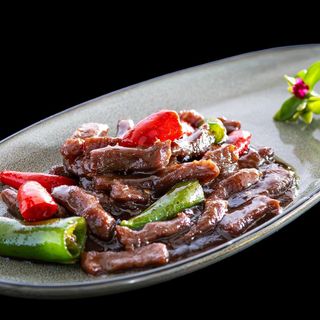 杭椒牛柳 Solomillo de ternera estilo sichuan