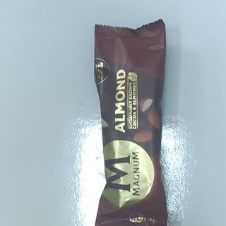 Magnum almendrado. 