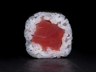 МАКІ РОЛ З ТУНЦЕМ (150g)