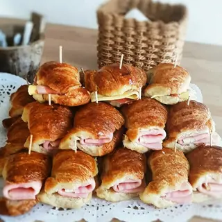 Medialunas De Jamón Y Queso