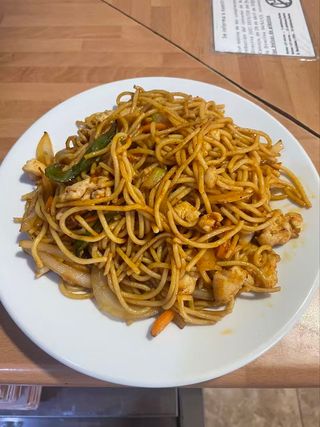 34. Spaguettis Fritos con Pollo