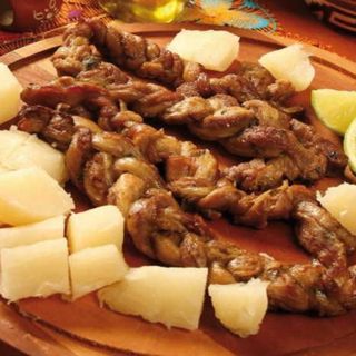 Chicharõ trenzado con yuca