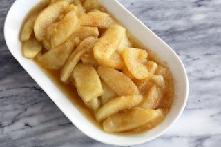 193. Пържена ябълка с карамел (200г)