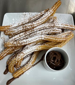 6 Churros com copo de Chocolate
